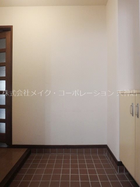 幸コーポレーション 玄関
