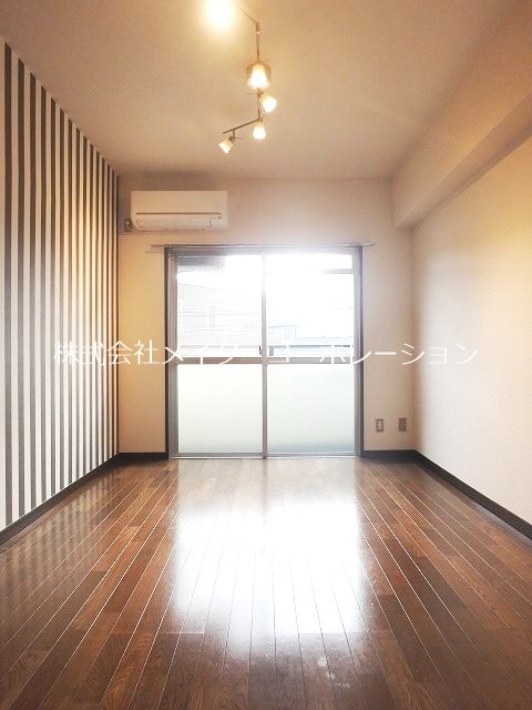 リビング ポルトス西新 リビング