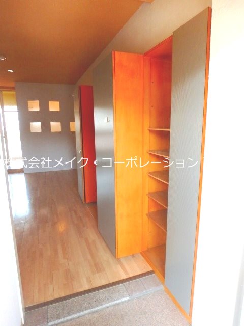 玄関 アミューゼエヴァ 玄関