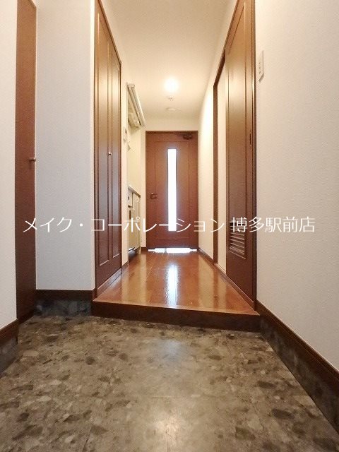 西田ビル 玄関