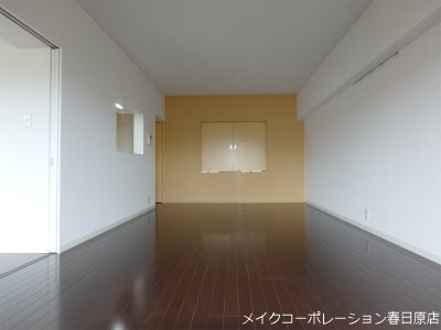 写真は同型タイプ 光第6ビル リビング