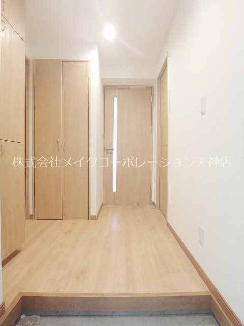 プレシャス長丘 玄関
