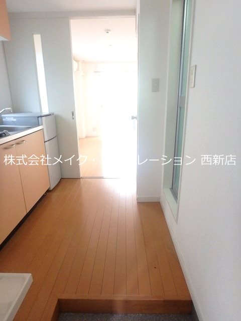 メゾン・ド・ウエストB棟 玄関