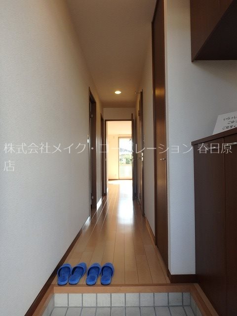 写真は同型タイプ ラフィーネ・プロムナードⅢ B棟 玄関