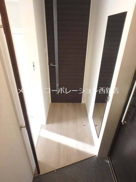シャーメゾン西新ステーション 玄関