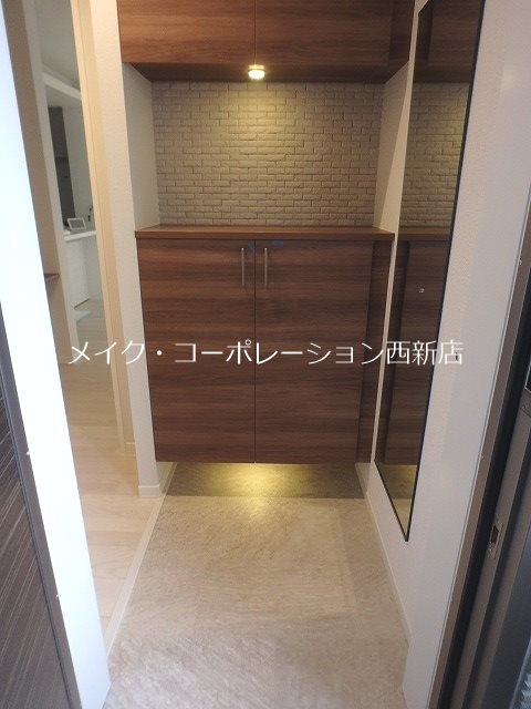 シャーメゾン西新ステーション 玄関