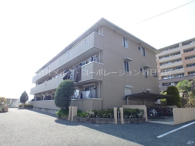 ロイヤルブルーB棟 101号室 外観