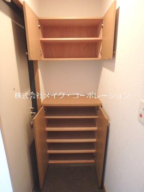 メゾンイチキ 玄関