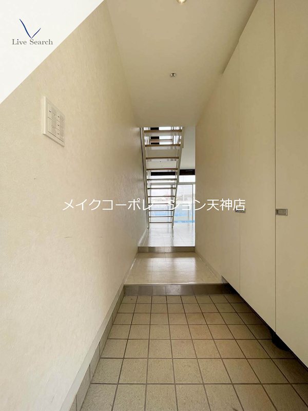 タテスリー地行 玄関