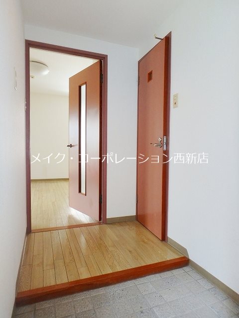 コートヴィラ・サヌイ 玄関