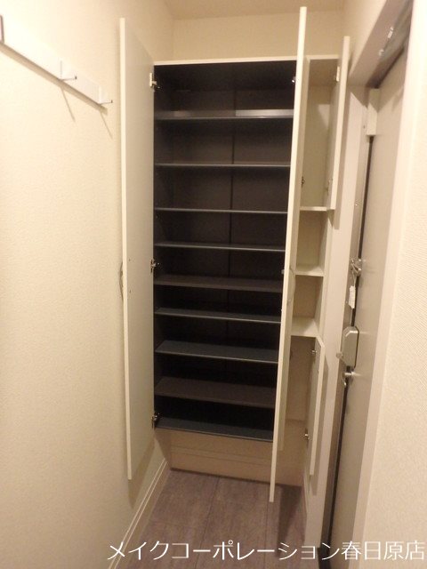 プレシボヌール弥永 玄関