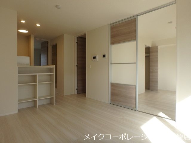 写真は同型タイプ プレシボヌール弥永 リビング