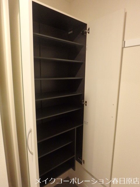 プレシボヌール弥永 玄関