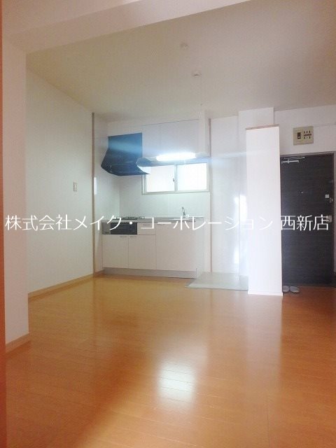 三愛室見駅前マンション リビング