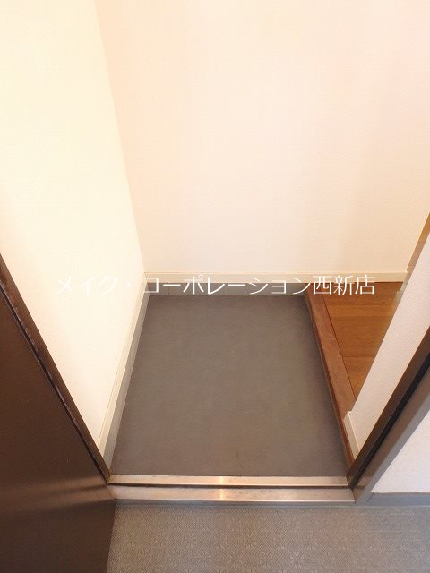 ウエルス西新 玄関
