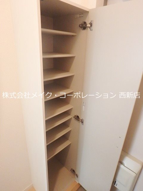 エルモス姪浜 玄関