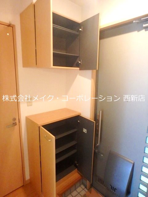 シャーメゾン西新 玄関