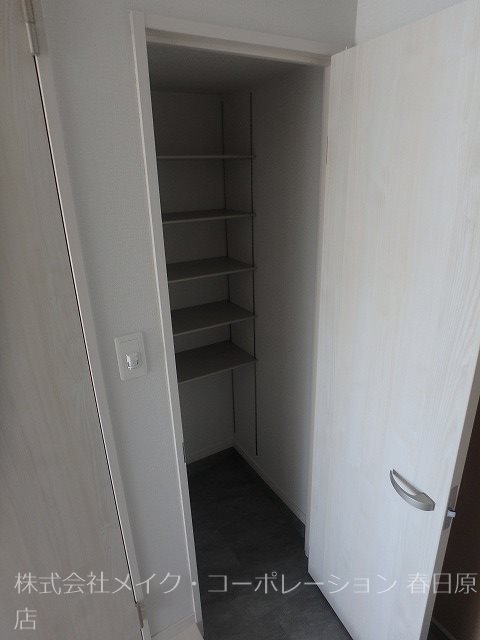 写真は同型タイプ 春日コンドミニアム 玄関