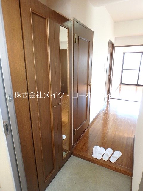 アドヴェル荒江 玄関