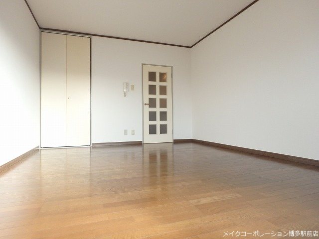 ドミ・エスポワール博多南 リビング