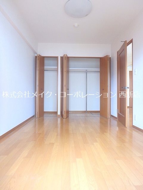 アヴァンセーヌ西新 ベッドルーム