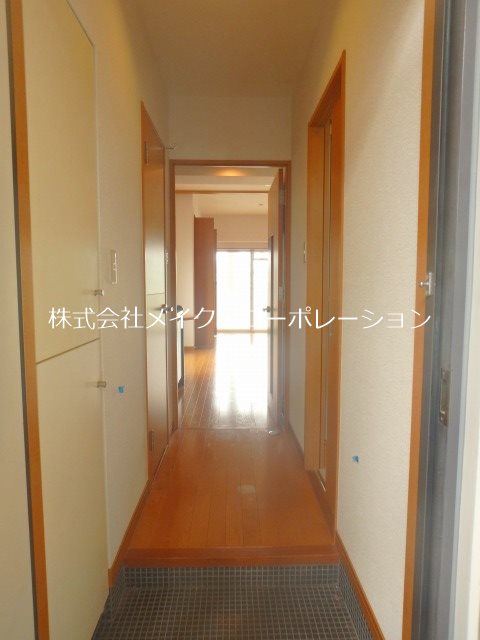 ハイディングプレイス荒江 玄関
