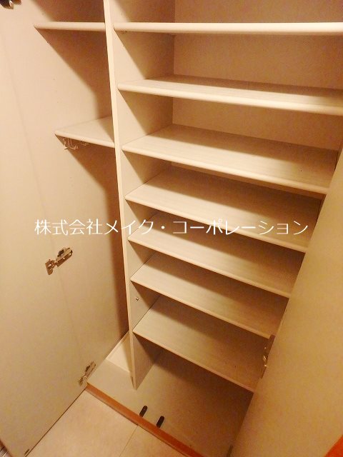 ルシオール次郎丸 玄関