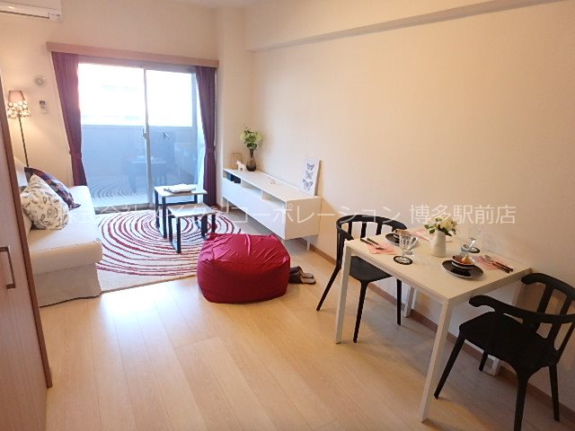 ロイヤルコンフォート渡辺通 リビング