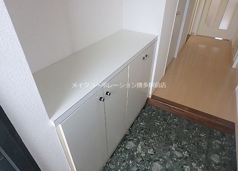 グランドアビタシオン平尾 玄関