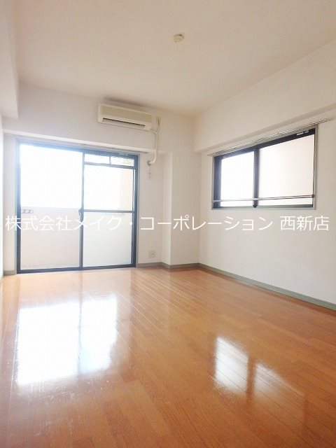 リビング The Glade Residence East リビング