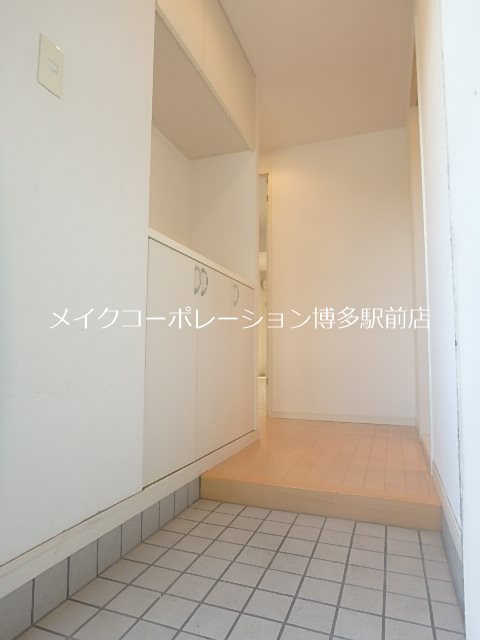 ファースト・ピット  玄関