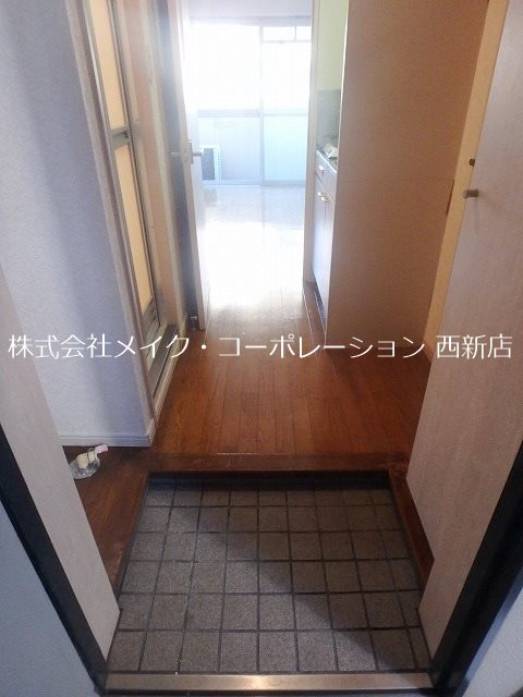 ダイナコートエスタディオ西新南  玄関