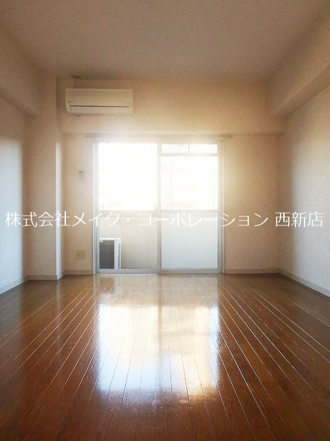 ダイナコートエスタディオ西新南  リビング