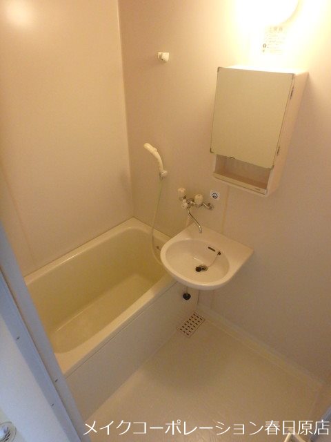 写真は同型タイプ クリスタルアベニュー 風呂画像