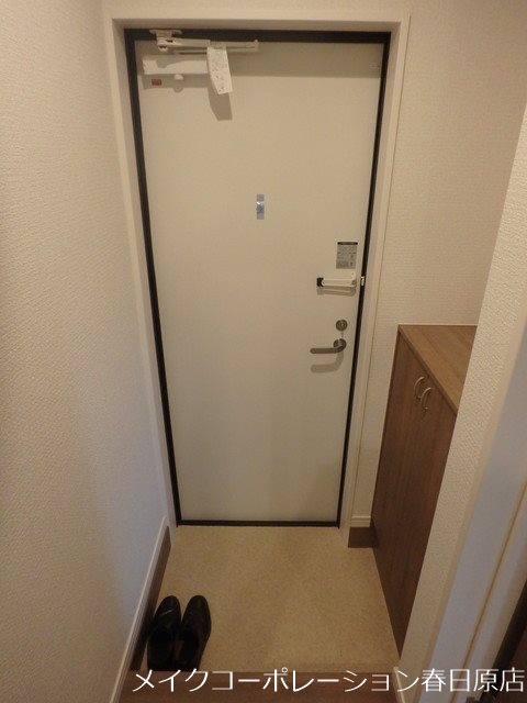 写真は同型タイプ アップグレイ 玄関