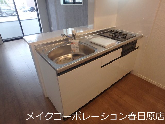 写真は同型タイプ アップグレイ キッチン