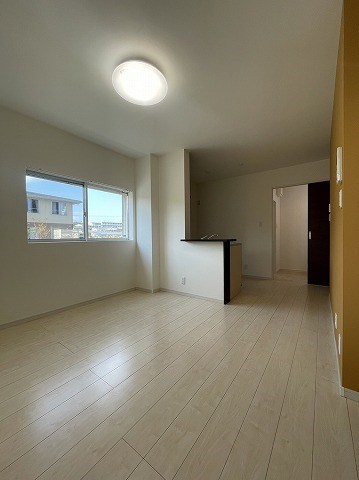 エリーナプラザ梅林駅前Ⅱ リビング