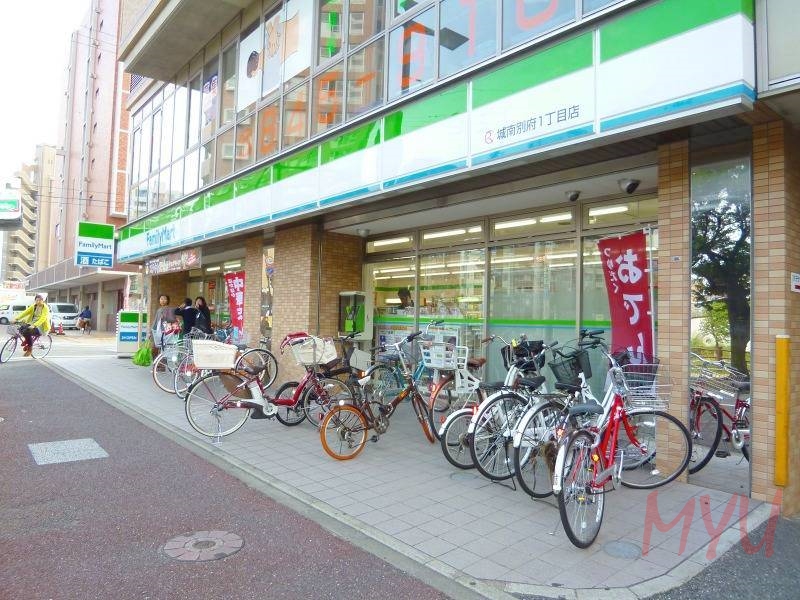 ダイナコートエスタディオミューズ コンビニ