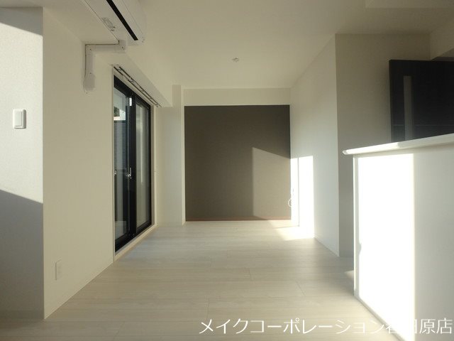 写真は同型タイプ EREINA リビング