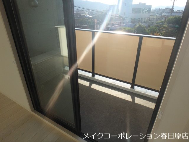 写真は同型タイプ EREINA ベランダ