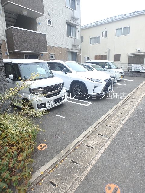 D-room AZD 駐車場