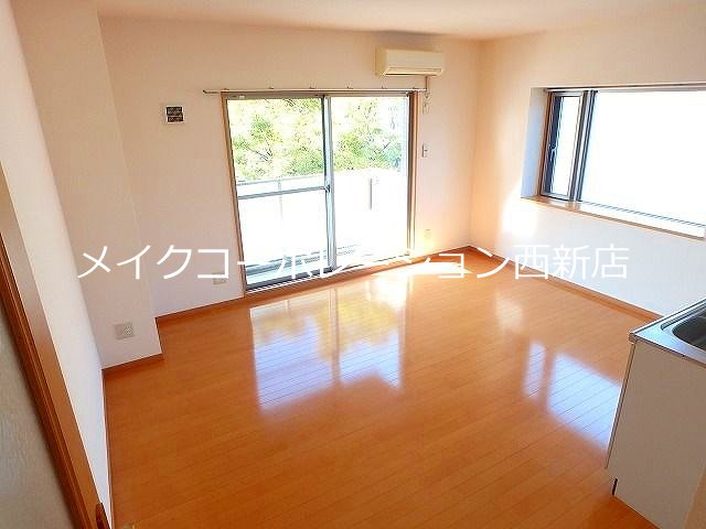 アージュ愛宕浜 リビング