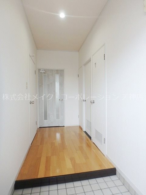 三基ビル 玄関
