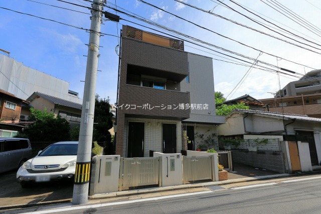 トリプレックス 外観
