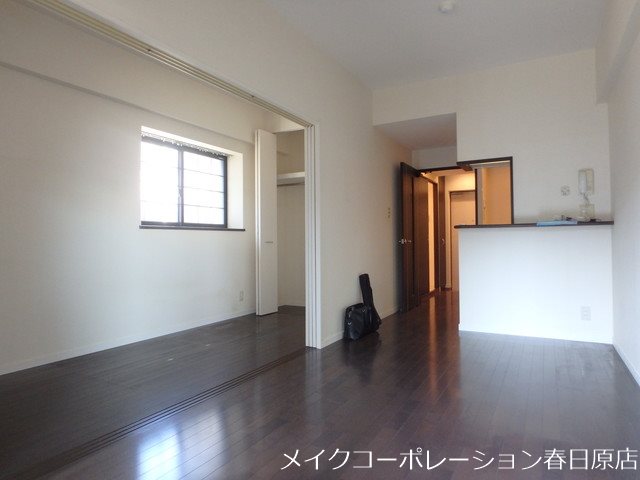 写真は同型タイプ アヴァンティ春日原 リビング