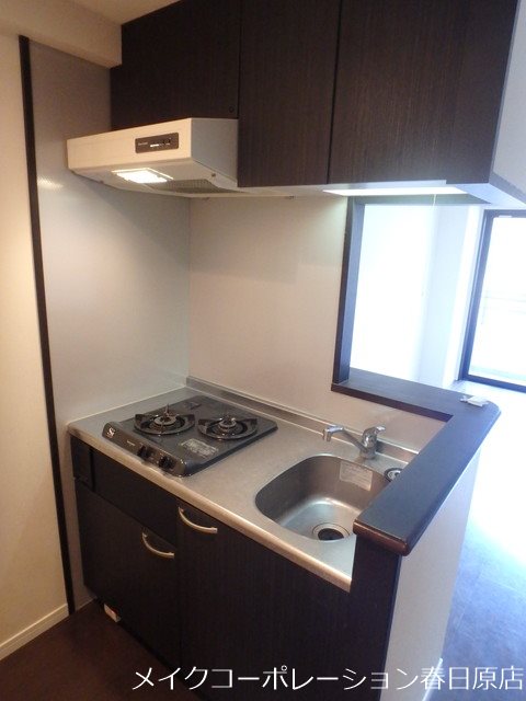 写真は同型タイプ アヴァンティ春日原 キッチン