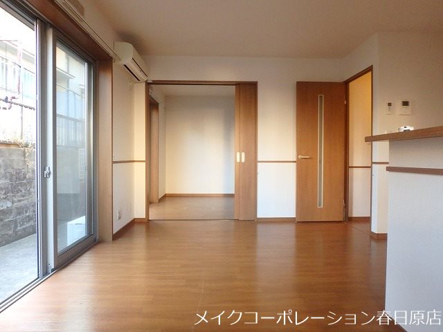 タウンハウス　メイ リビング