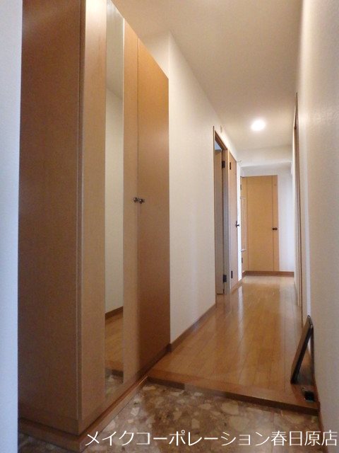 写真は同型タイプ フレグランス春日 玄関