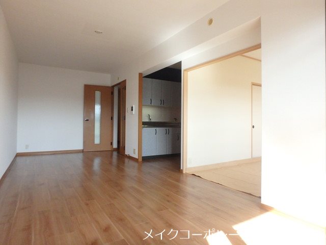 写真は同型タイプ フレグランス春日 リビング