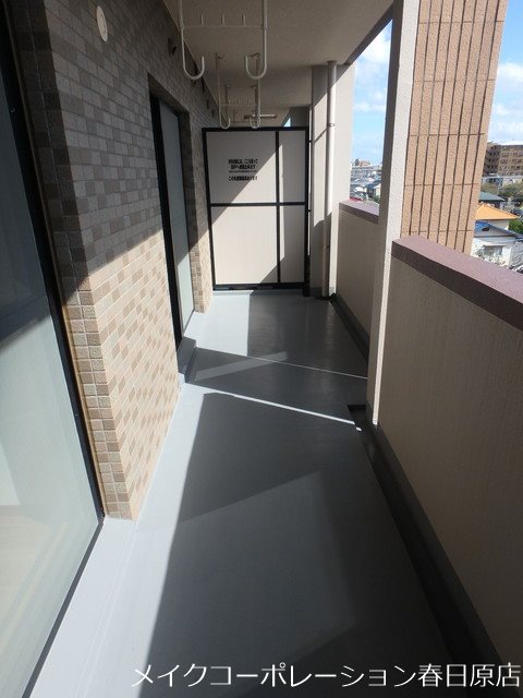 写真は同型タイプ フレグランス春日 ベランダ